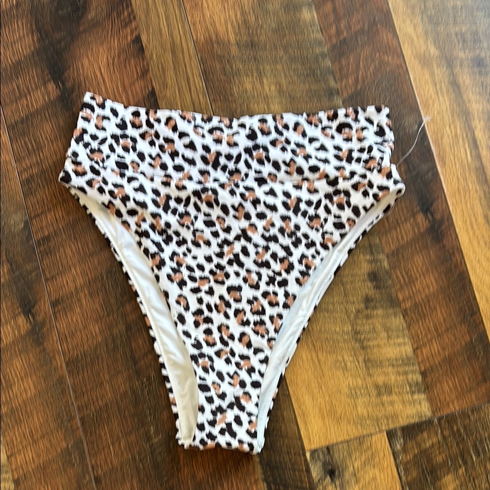 Leopard Print High Cut Bikini bottom - Picture 2 of 4